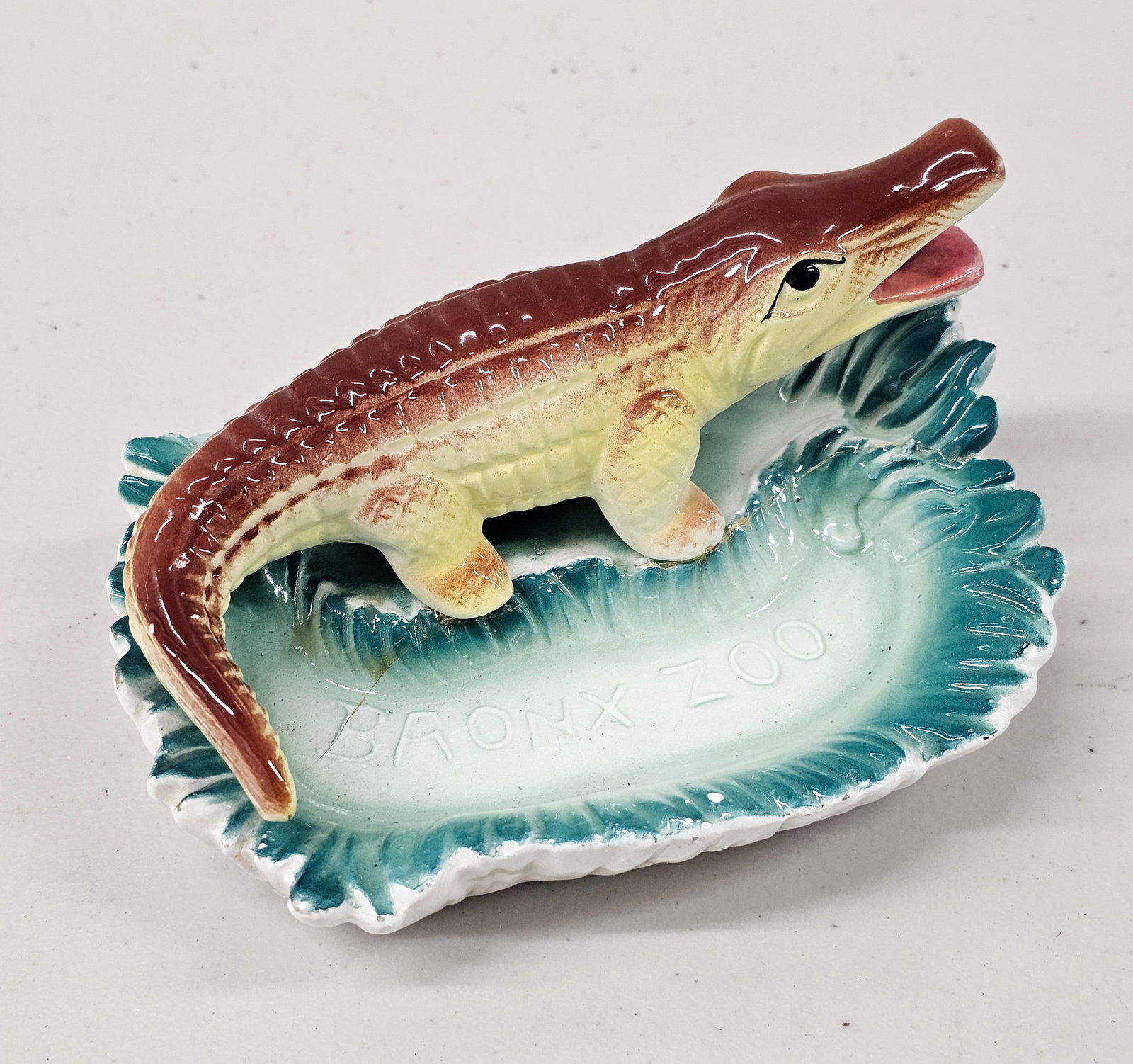 Midcentury Bronx Zoo Alligator Souvenir Ashtray: 2.5x5x4.5"