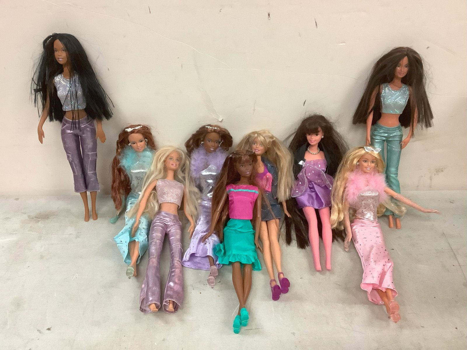 Lot of Assorted Barbie Dolls: Lot of Assorted Barbie Dolls