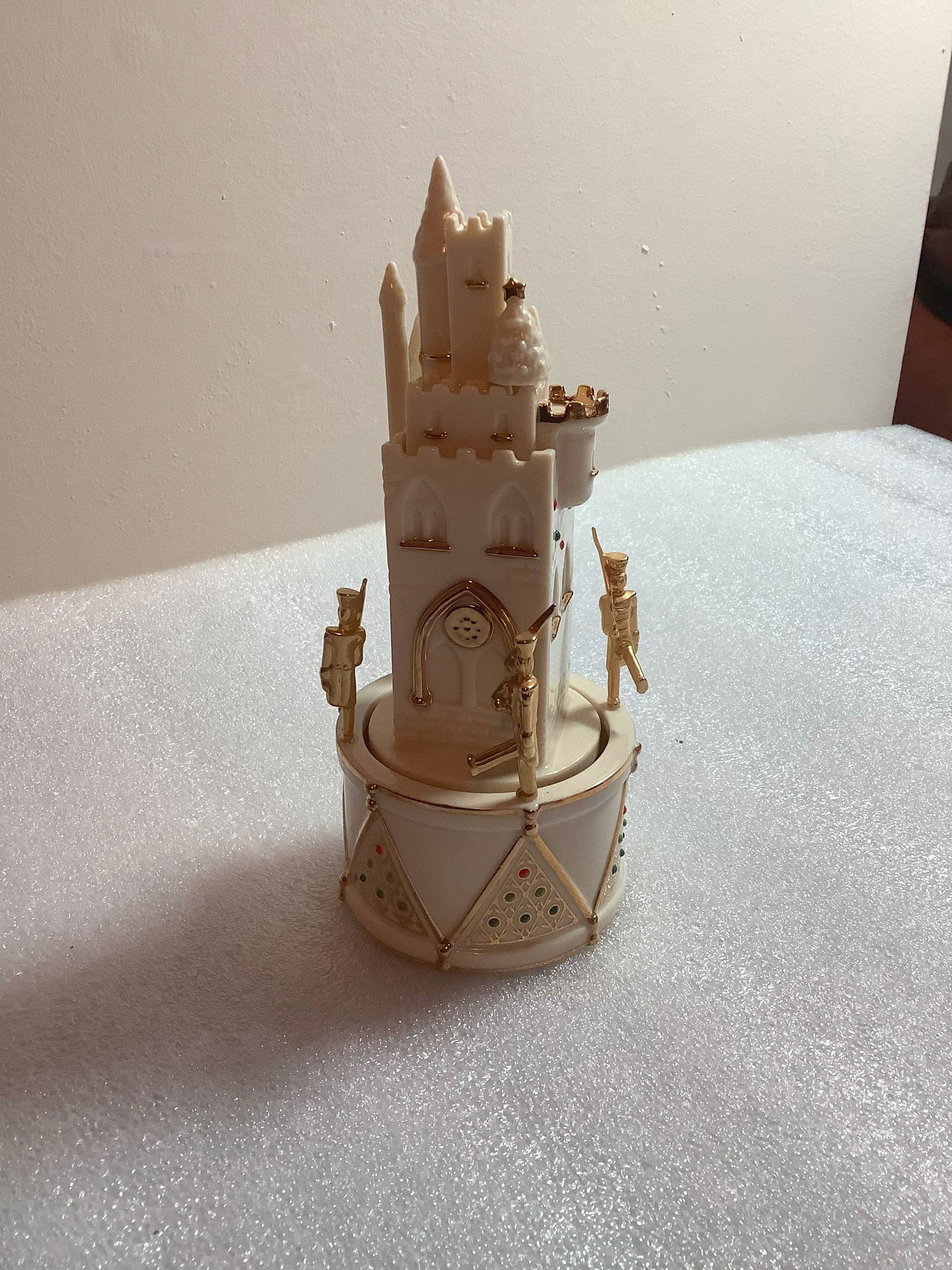 Lenox Musical Figurine 7" Auction