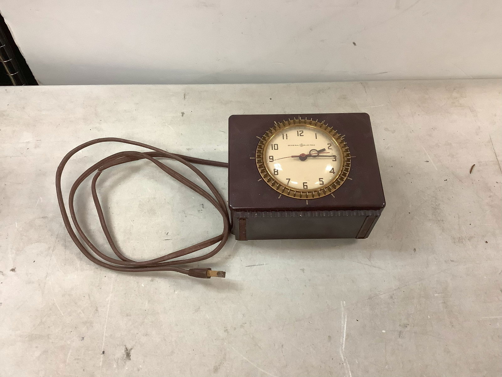 Vintage General Electric Table Clock RADIO TIMMER (1 of 1)