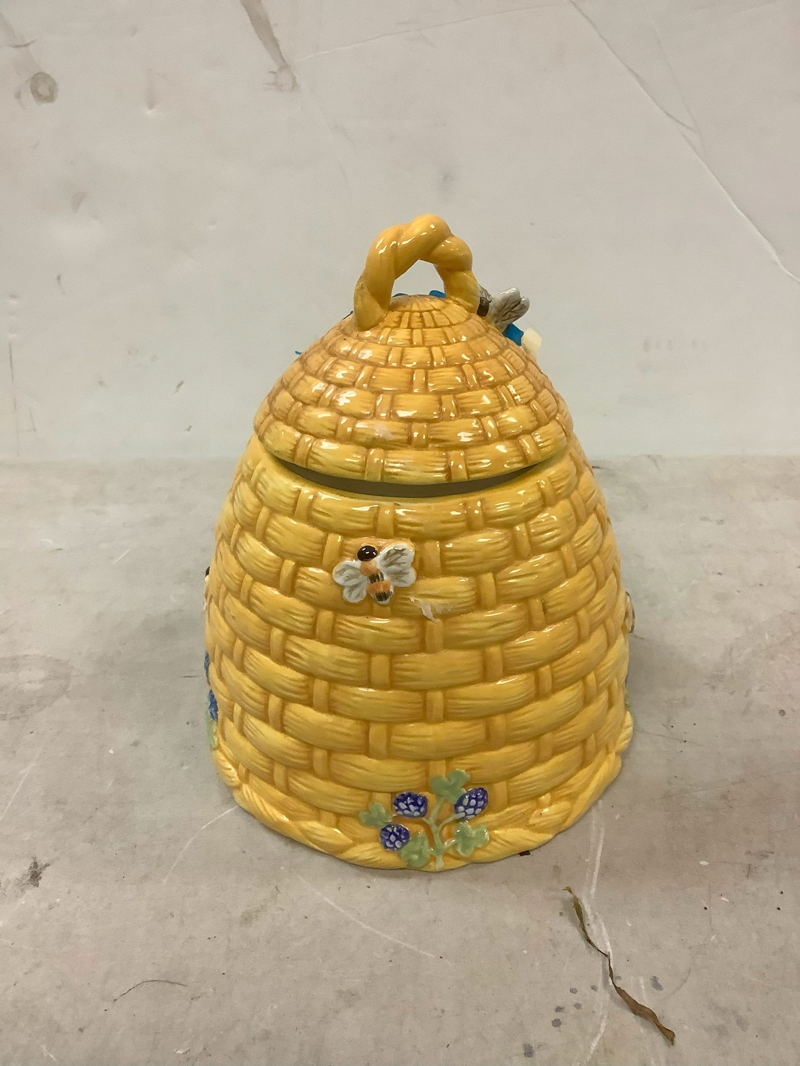 Global Design Connections Ceramic COOKIE JAR with Lid - flowers and bees 9in tall (1 of 1)