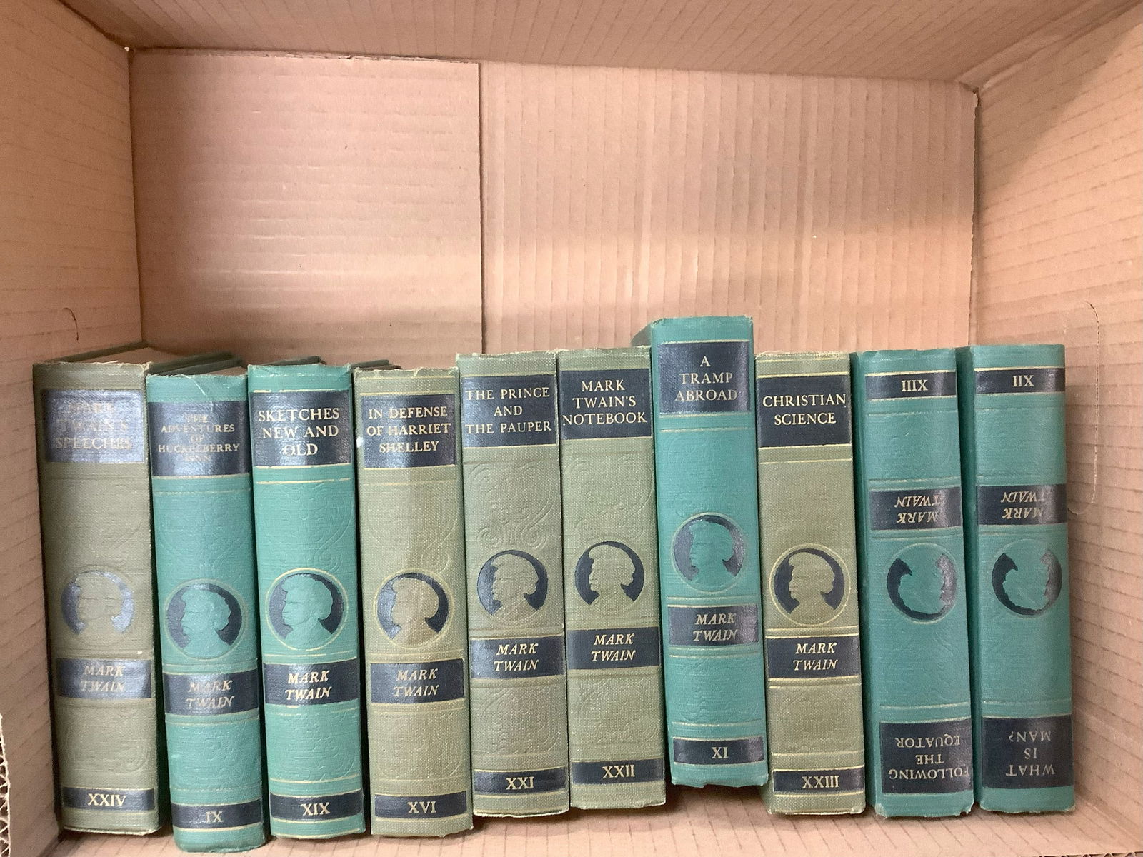 Lot of vintage Mark Twain books (1 of 1)