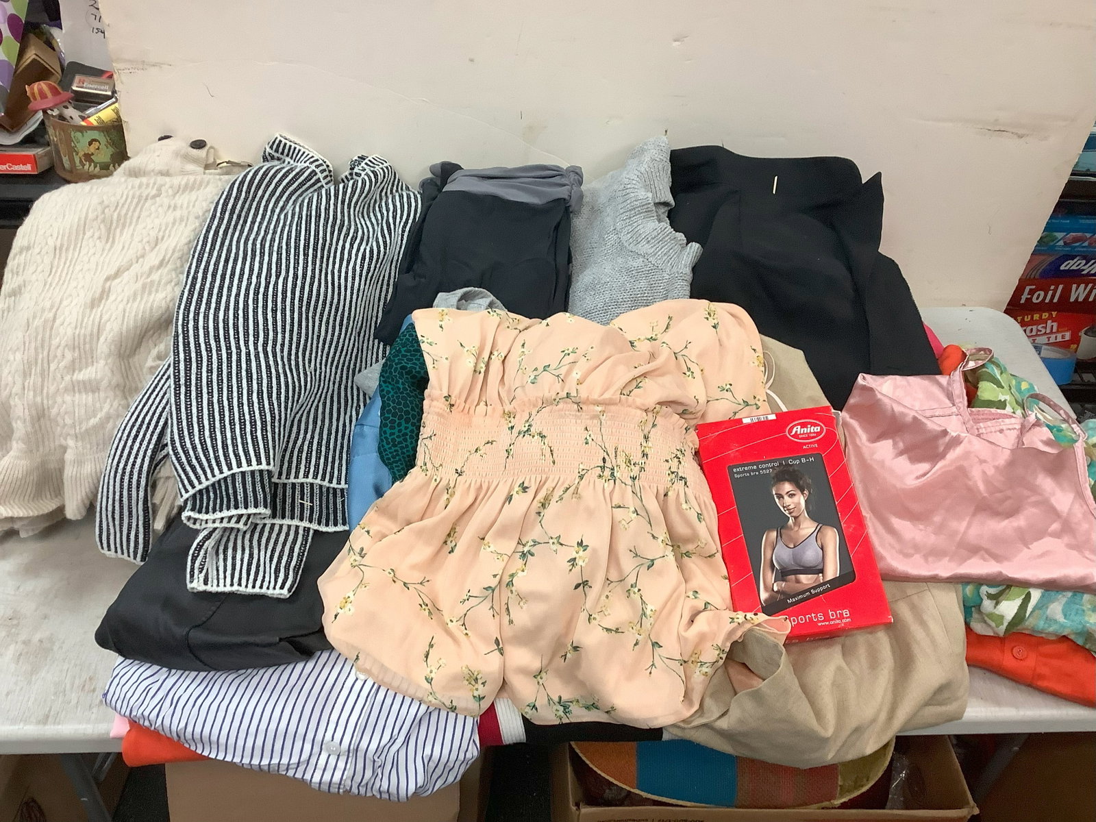 Large Lot of Womens Clothing, Jones New York, Forever 21 - Colorful Blazers and more some with tags: Large Lot of Womens Clothing, Jones New York, Forever 21 - Colorful Blazers and more some with tags