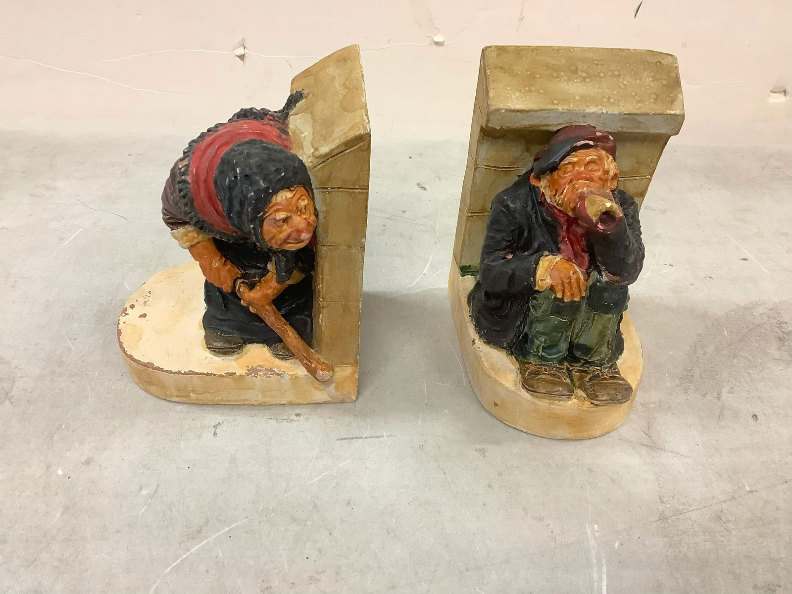 Clay Figurines engraved Made in France (1 of 1)