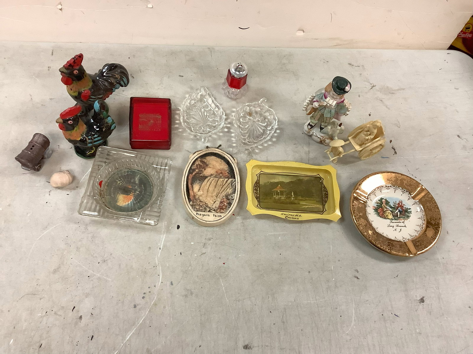 Niagra Falls Souvenirs, Sabin Crest-O-Gold Warranted 22k Ashtray Souvernir Long Branch, Rooster Salt (1 of 1)