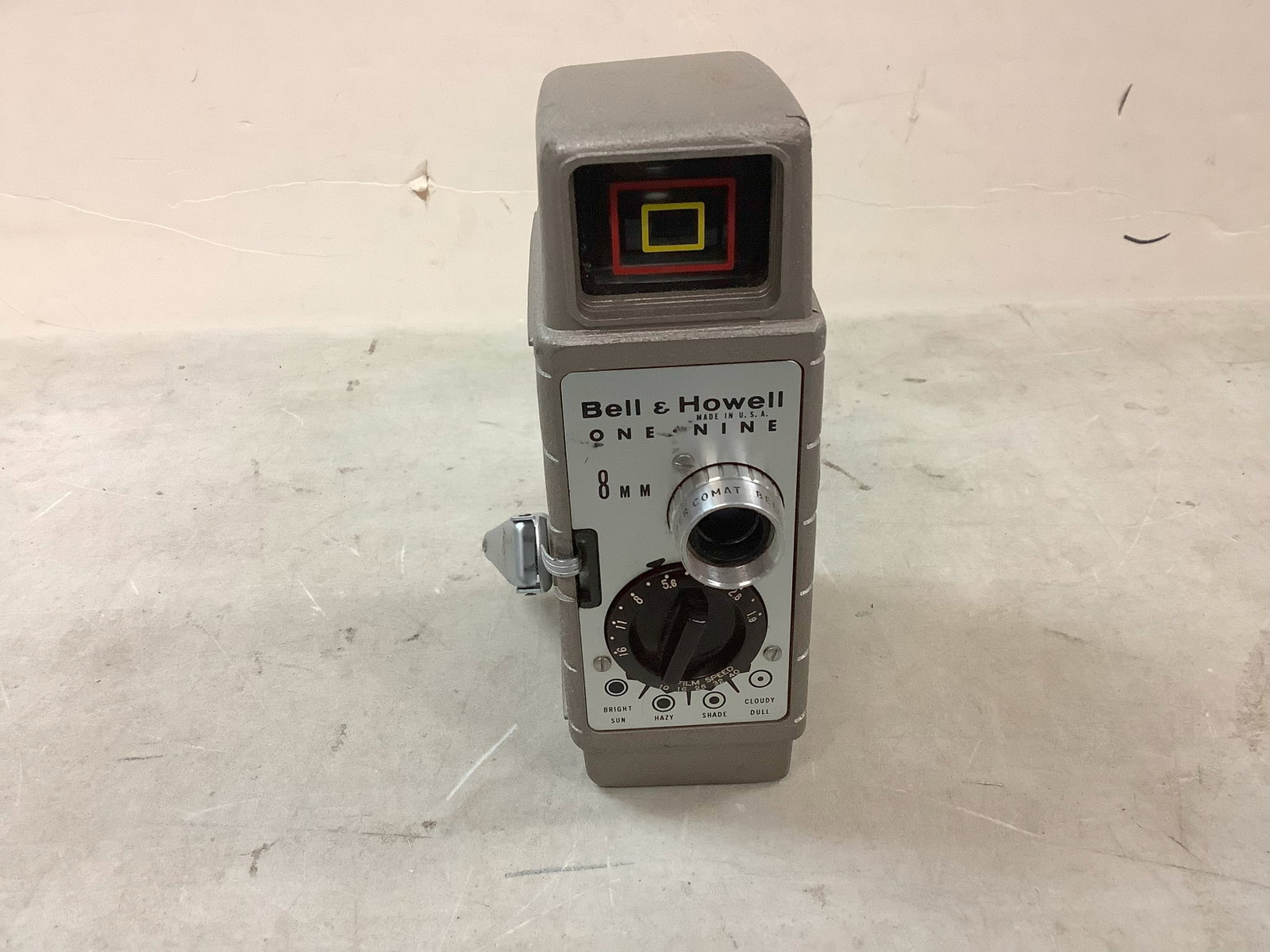 Vintage Bell & Howell One Nine 8mm Camera: Vintage Bell & Howell One Nine 8mm Camera