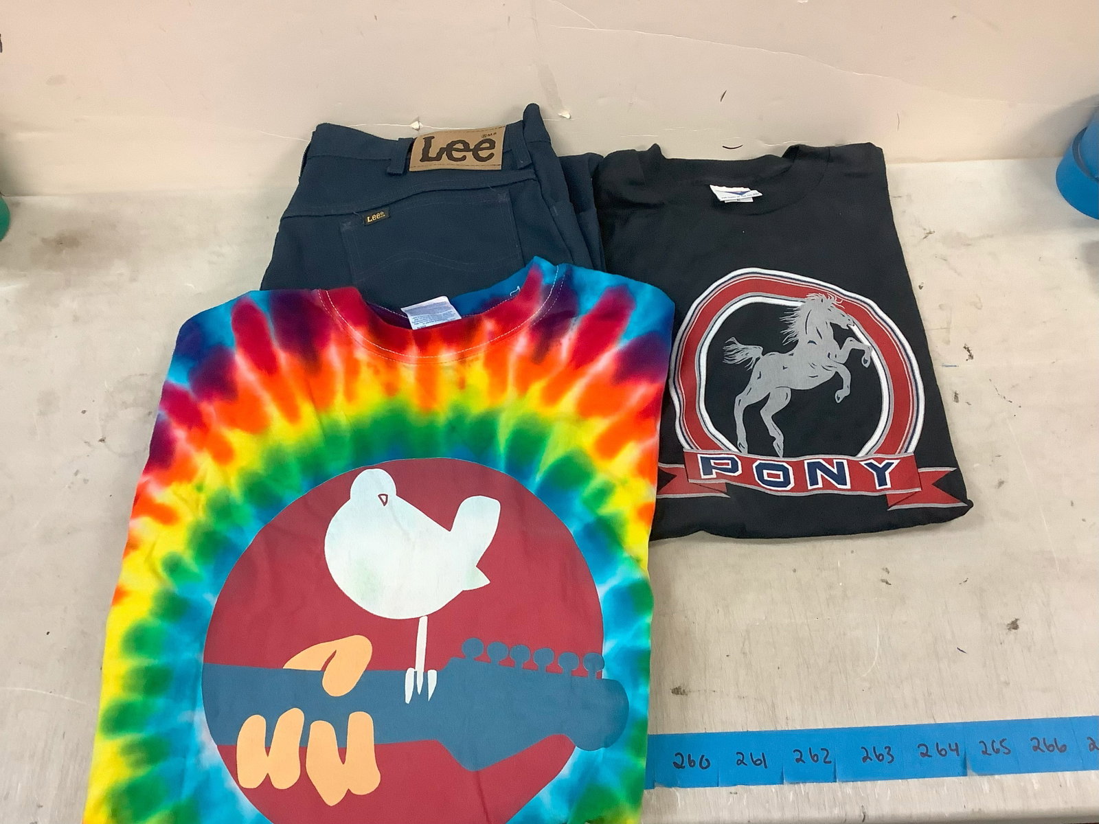 Lee Jeans size 34, Woodstock T Shirt and more: Lee Jeans size 34, Woodstock T Shirt and more