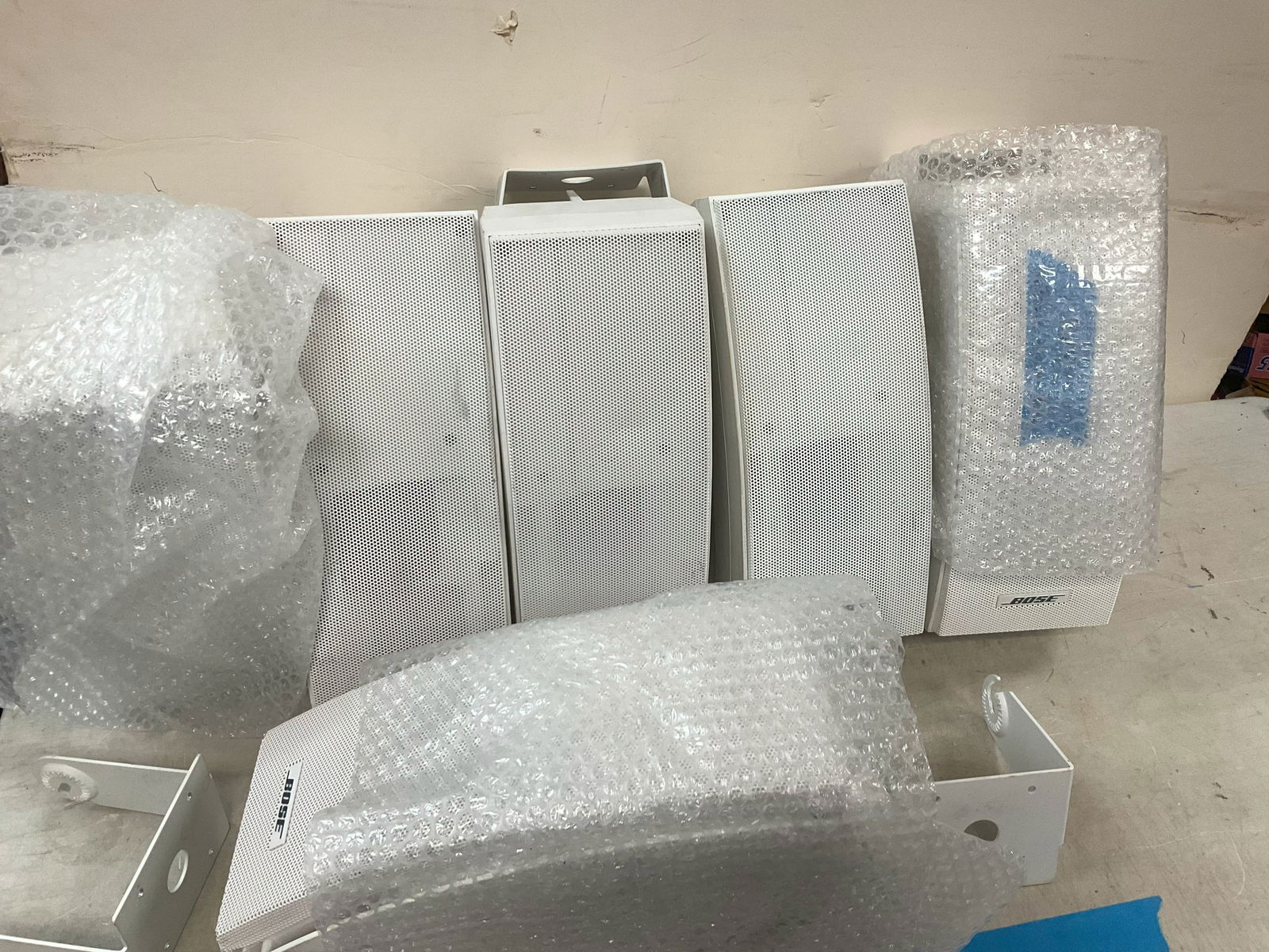 Bose speakers set of 6 with hanging stands (1 of 1)