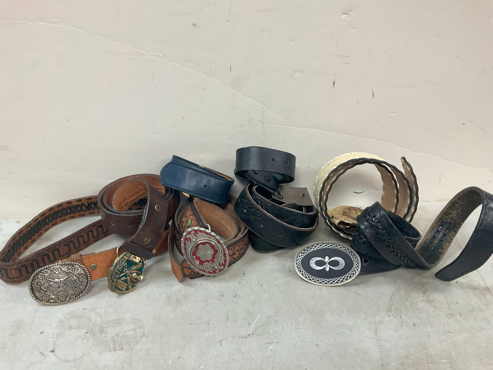 Lot of various belts: Lot of various belts