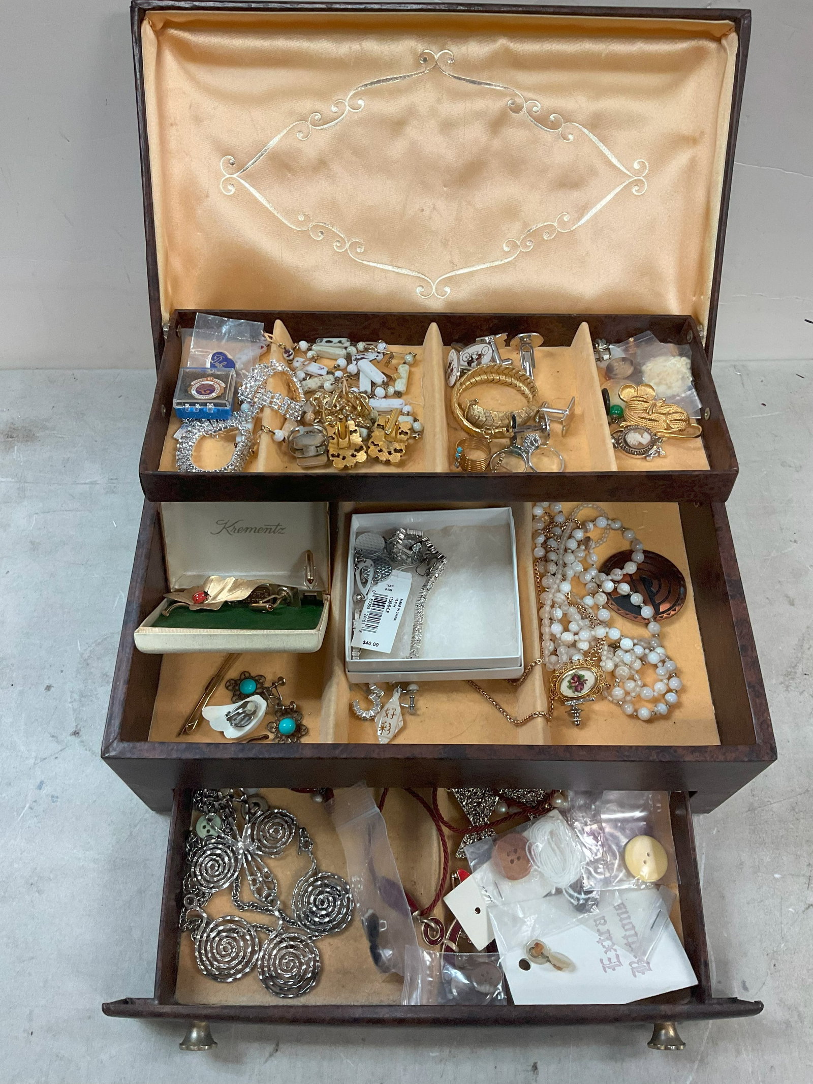 Jewelry box with jewelry inside: Jewelry box with jewelry inside