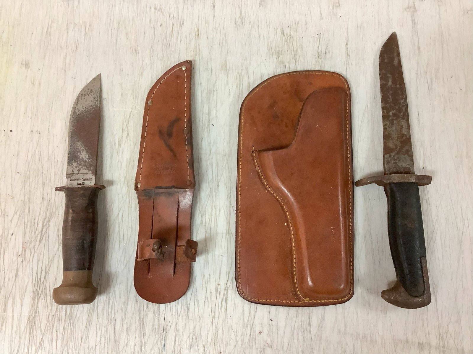 Lot of Robeson 3 bar edge knife #16 and Kutmaster Litica NY knife (1 of 1)