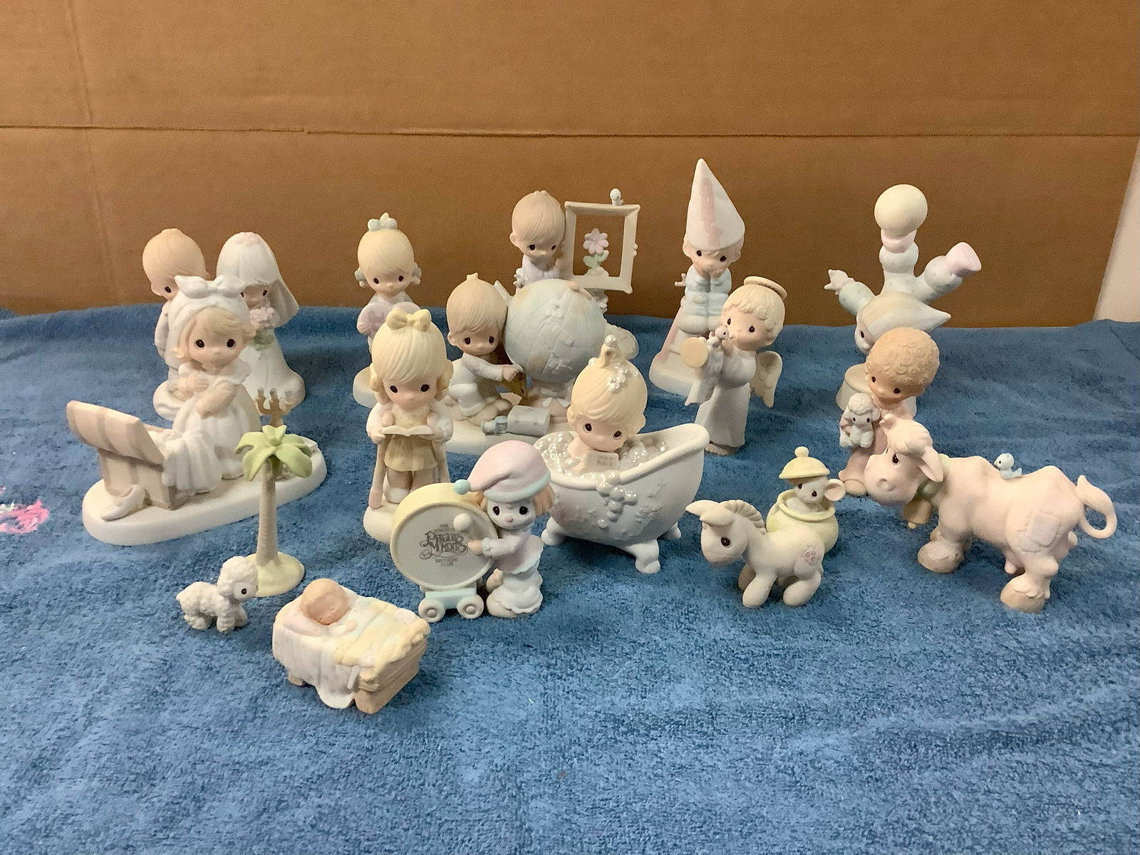 Lot of Jonathan & David and Precious Moments Figurines and more 7.5 in tallest (1 of 1)
