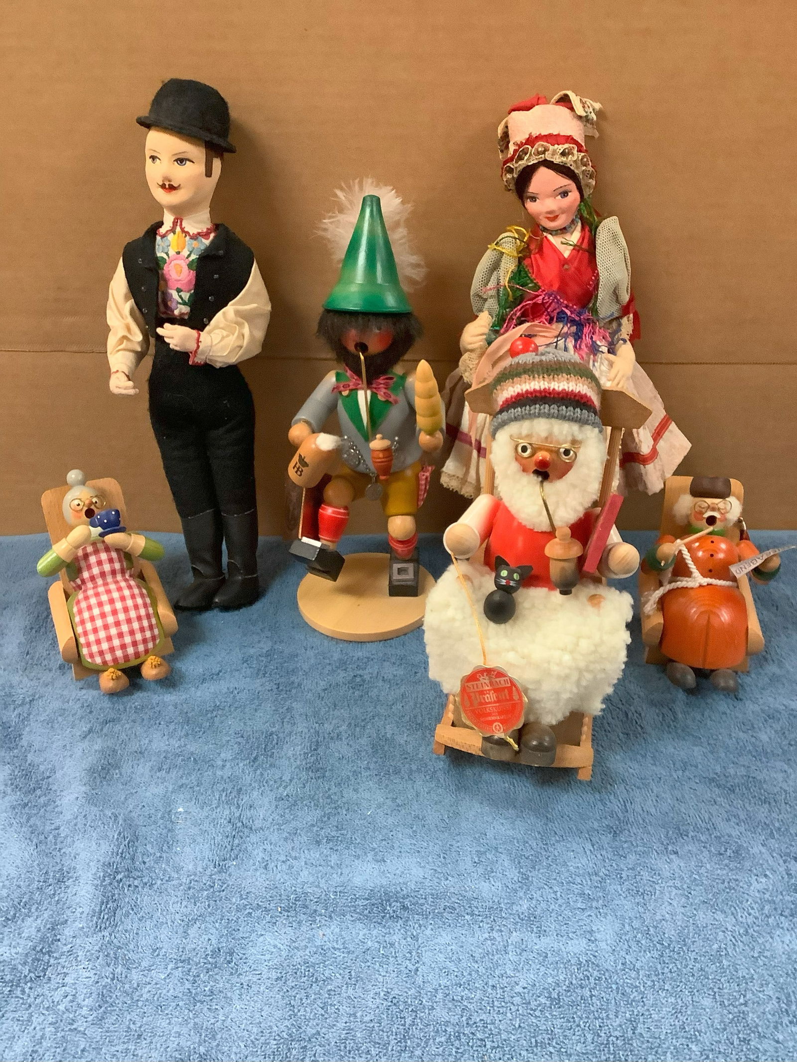 HB Holzkunst Christian Ulbrich The German Smoker, Erzgebirge Wooden  German People in Chairs, (1 of 1)