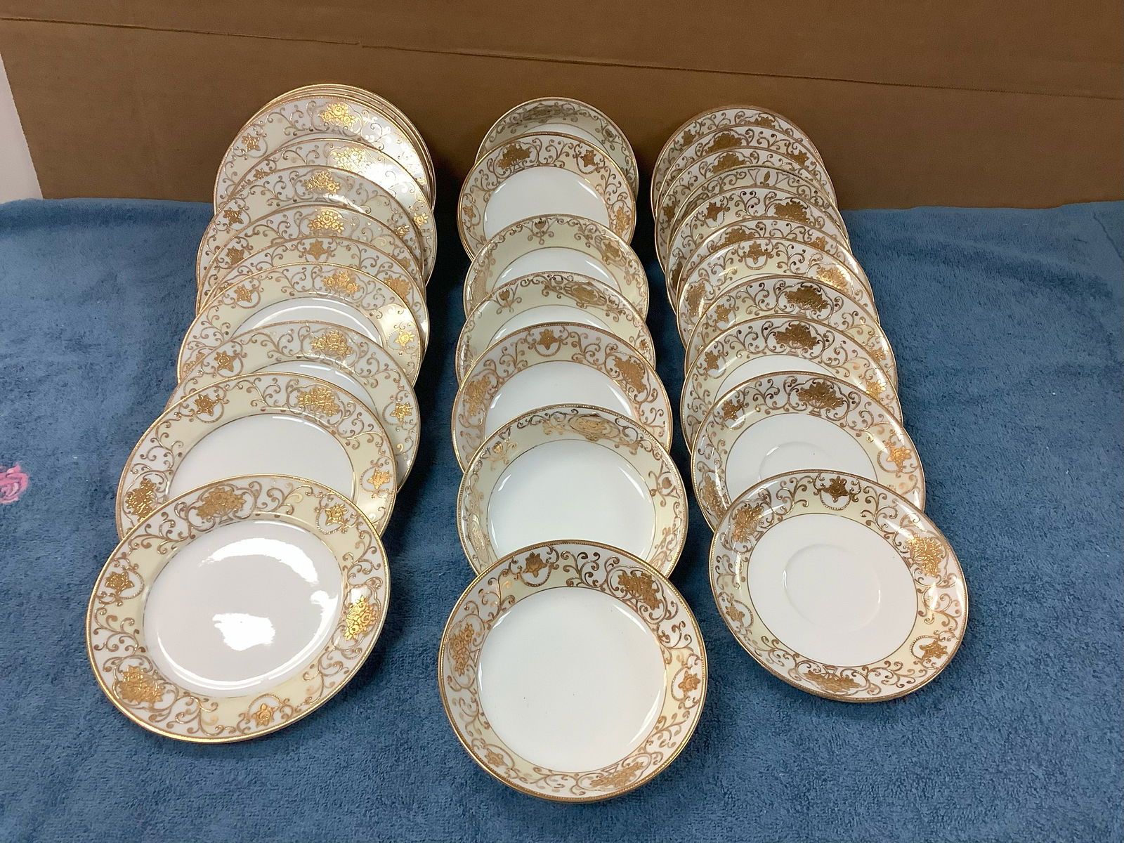 Meito China Hand Painted Crescent Collection Bowls, Saucers and Plates (one repaired): Meito China Hand Painted Crescent Collection Bowls, Saucers and Plates (one repaired)