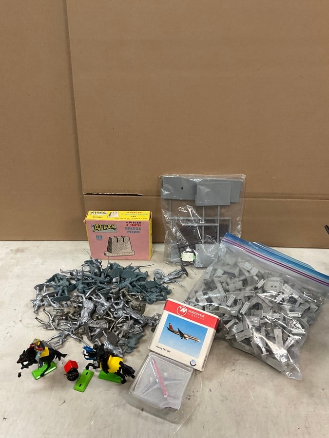 lot ho bridge peices action figures and more: lot ho bridge peices action figures and more