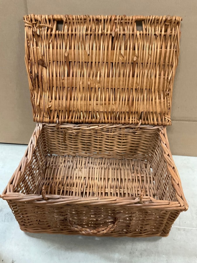 Wicker Basket (7x15x10): Wicker Basket (7x15x10)