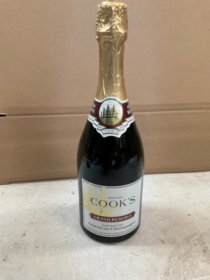 Cooks Grand Reserve extremely dry American Champagne (11.5%, 750 mL): Cooks Grand Reserve extremely dry American Champagne (11.5%, 750 mL)