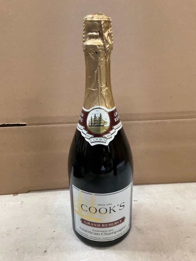 Cooks Grand Reserve extremely dry American Champagne (11.5%, 750 mL): Cooks Grand Reserve extremely dry American Champagne (11.5%, 750 mL)