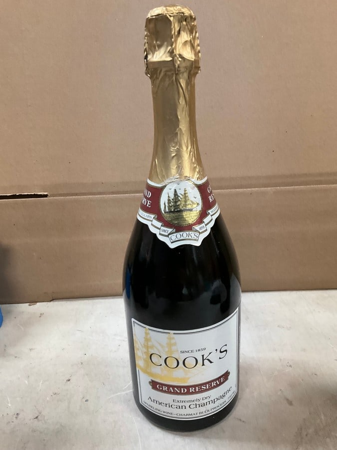Cooks Grand Reserve extremely dry American Champagne (11.5%, 750 mL): Cooks Grand Reserve extremely dry American Champagne (11.5%, 750 mL)
