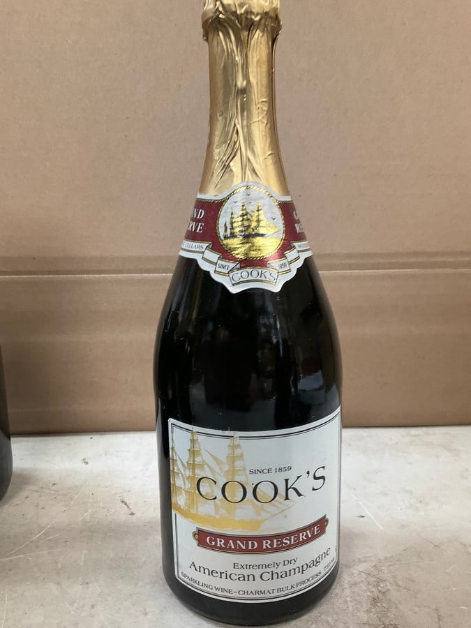 Cooks Grand Reserve extremely dry American Champagne (11.5%, 750 mL): Cooks Grand Reserve extremely dry American Champagne (11.5%, 750 mL)