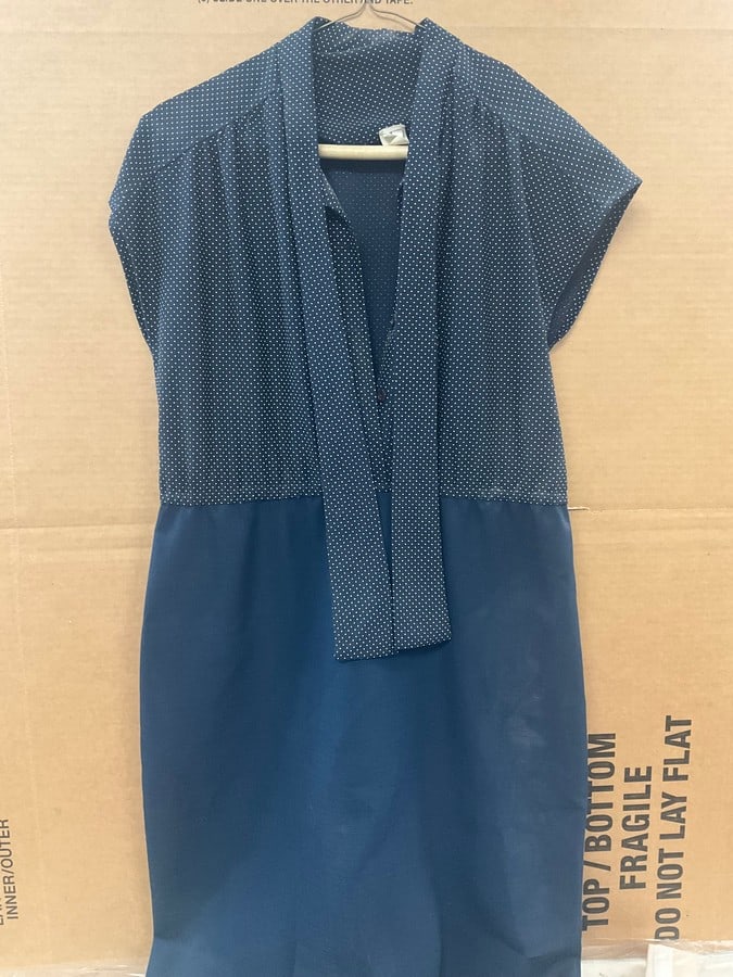 Vintage Womans size 10 Dress with Waist Belt: Vintage Womans size 10 Dress with Waist Belt