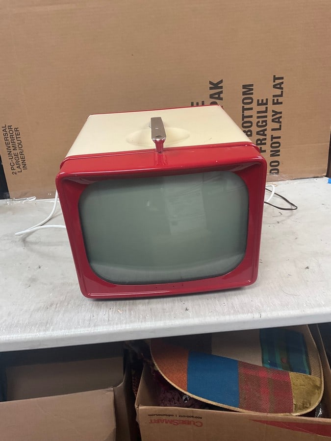Vintage General Electric Model 14T 009 Television (1 of 1)