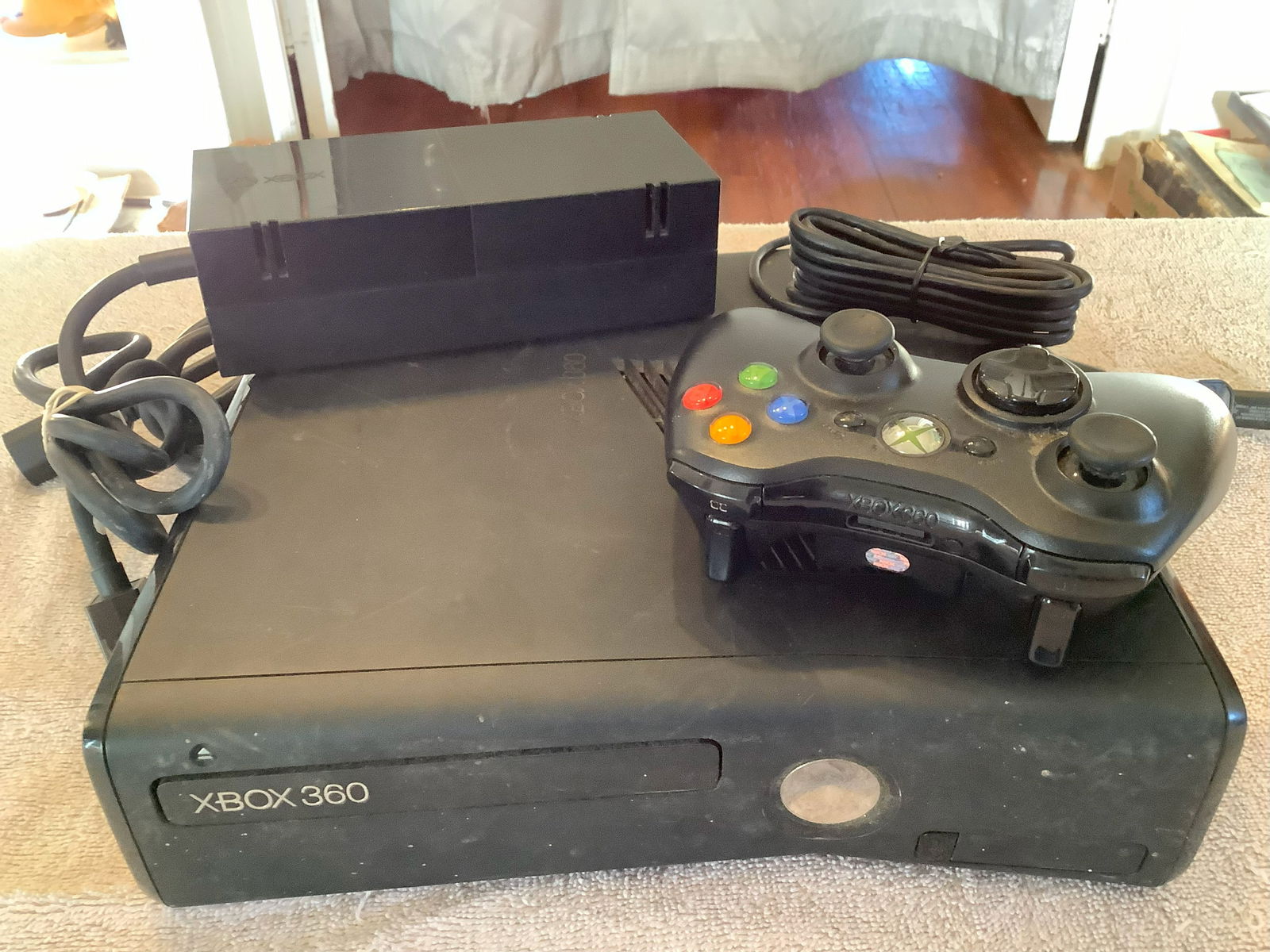 Xbox 360 Console with 1 Controller (1 of 1)