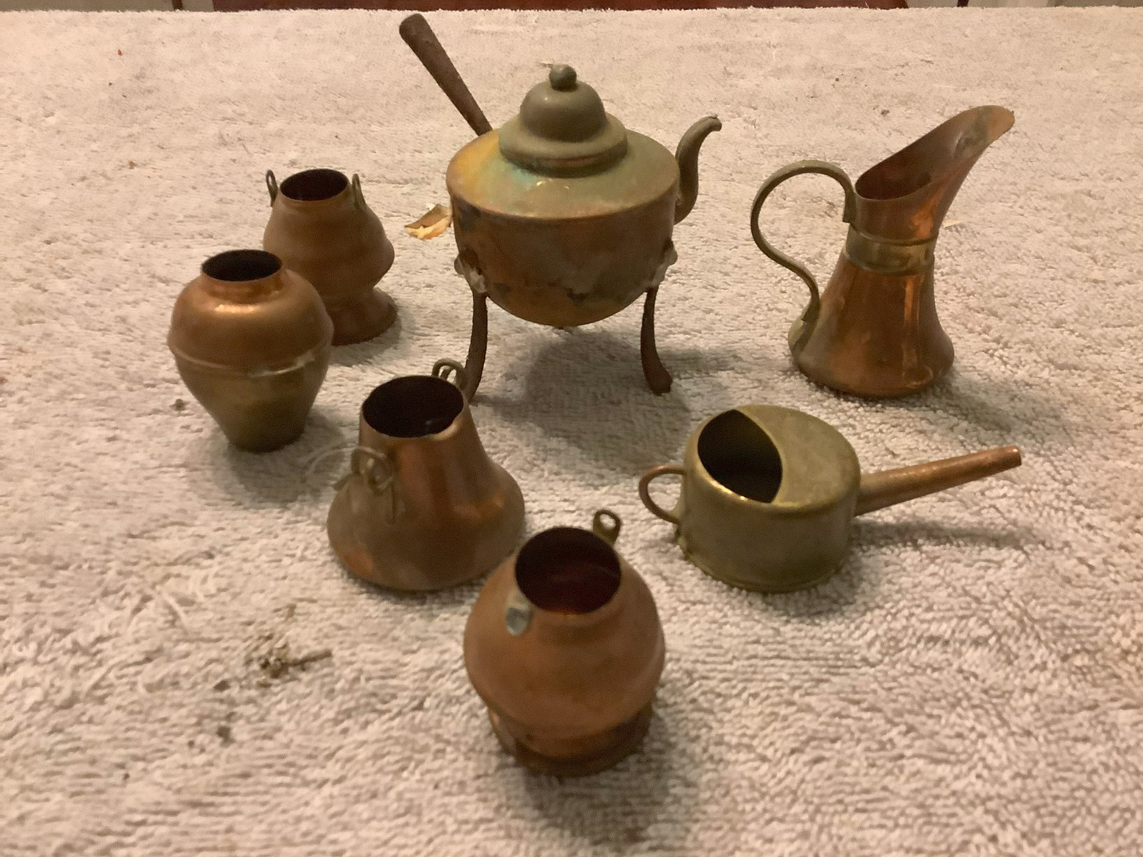 Lot of Minature Copper Pots & Pitchers: Lot of Minature Copper Pots & Pitchers
