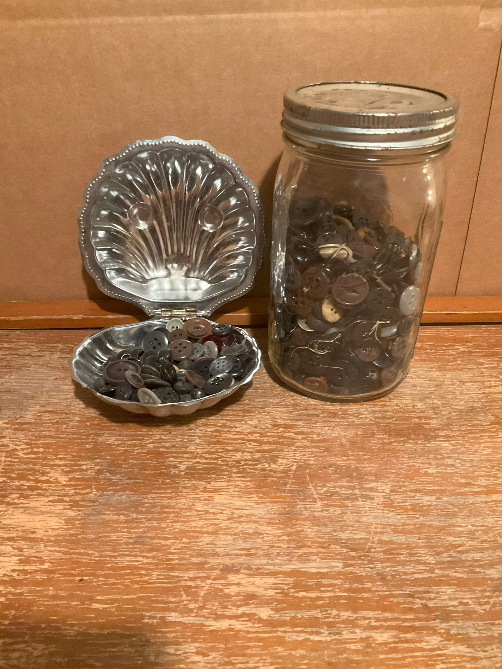 Lot of Vintage Radios and Electronics (1 of 1)