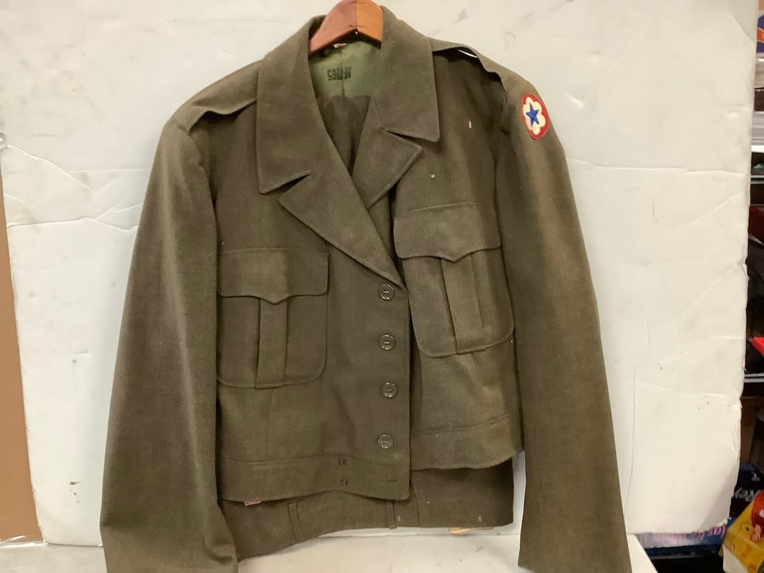Vintage Military Uniform: Vintage Military Uniform