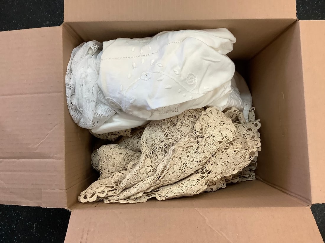 Lot of Table Linens: Lot of Table Linens