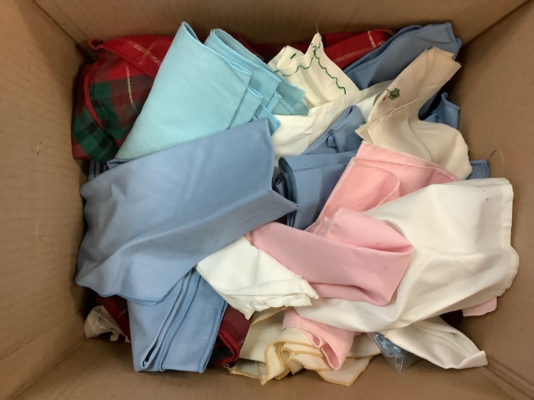 Lot of Linen Napkins: Lot of Linen Napkins