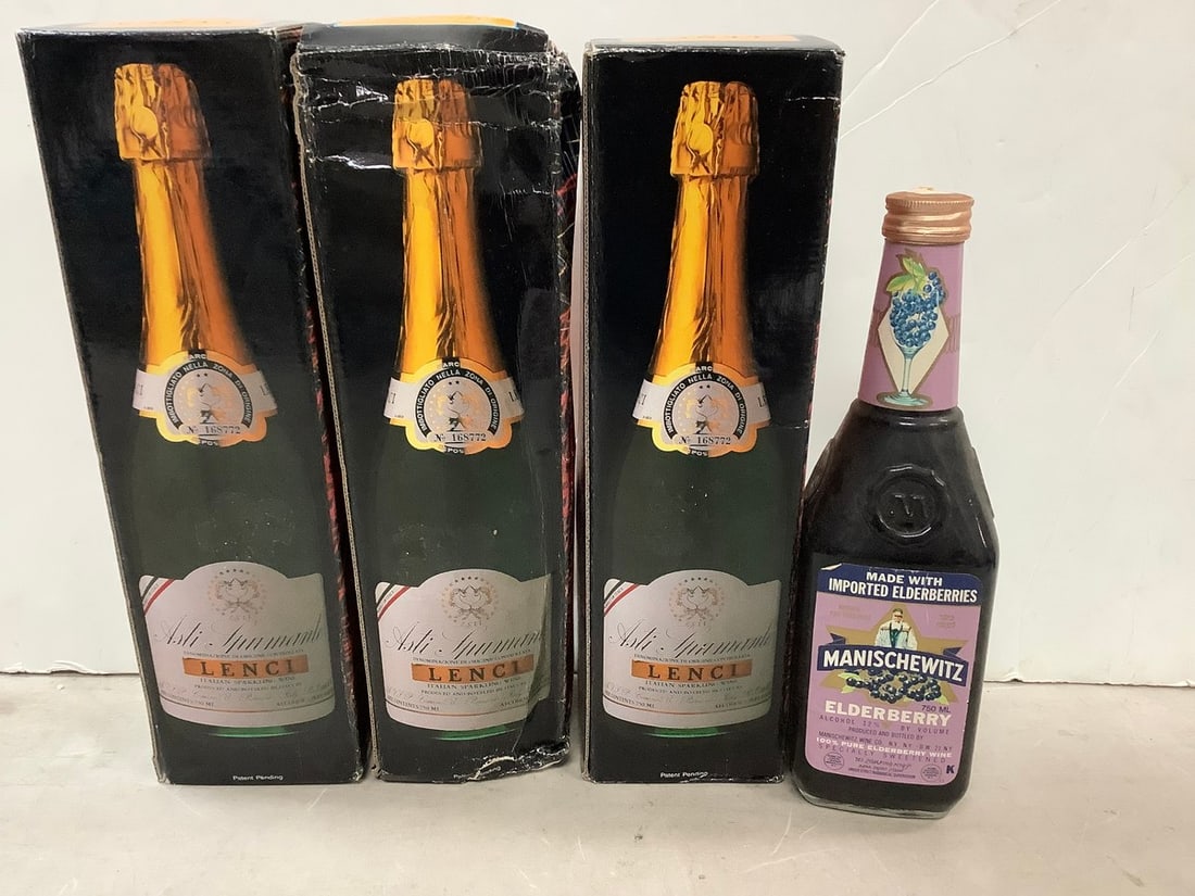 Lot of Lenci Italian sparkling wine(750mL, 3 total)and Manischewitz elderberry(750mL): Lot of Lenci Italian sparkling wine(750mL, 3 total)and Manischewitz elderberry(750mL)