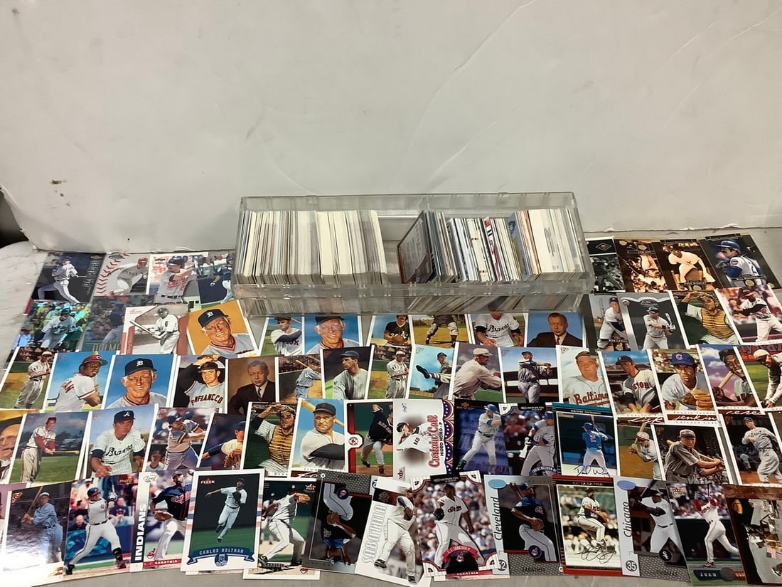 Lot of collectible baseball cards (Mets Atlanta Braves and more) (1 of 1)
