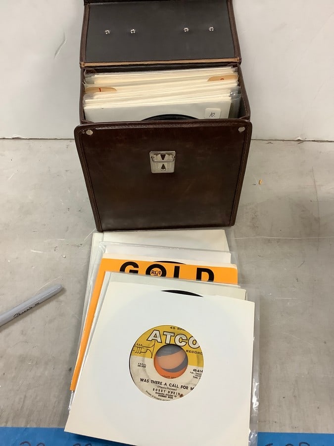 Vintage Rock 45s with Case and Sleeves (1 of 1)