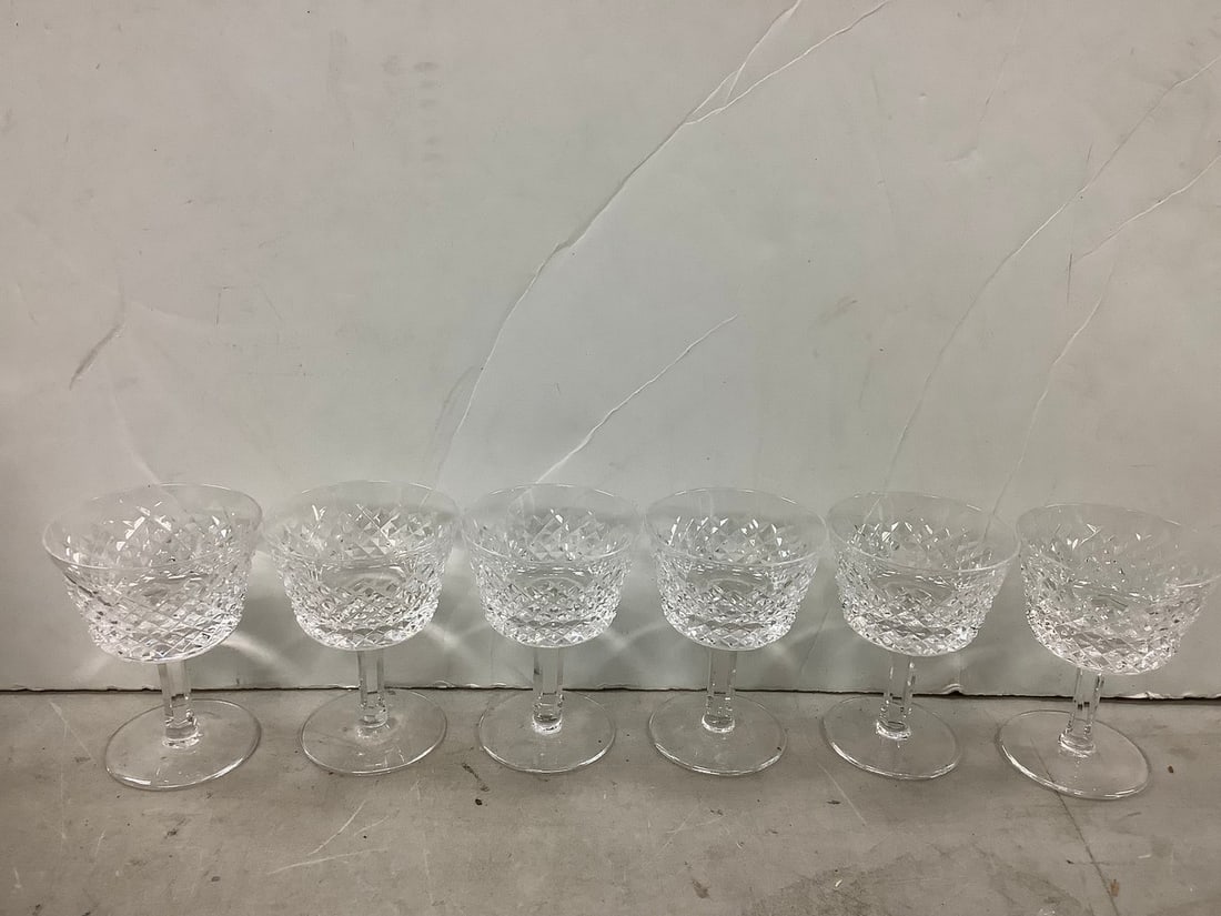 Lot of decorative glasses about 4in.tall (set of 6): Lot of decorative glasses about 4in.tall (set of 6)