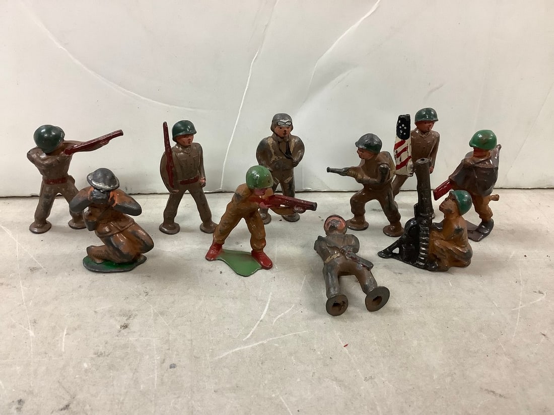 Lot of vintage lead army men (1 of 1)