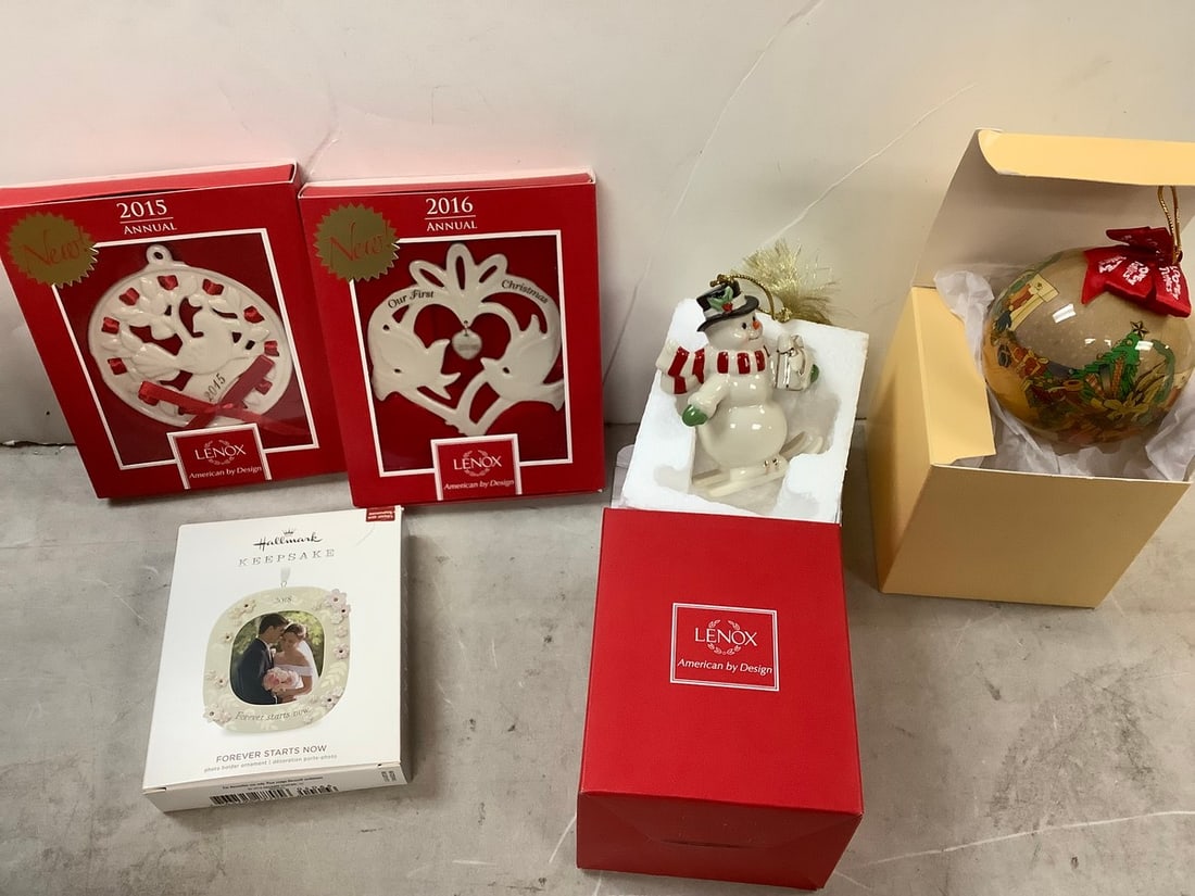 Lot of Lenox christmas ornaments: Lot of Lenox christmas ornaments
