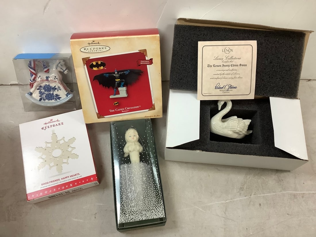 Lot of Lenox and Hallmark ornaments: Lot of Lenox and Hallmark ornaments
