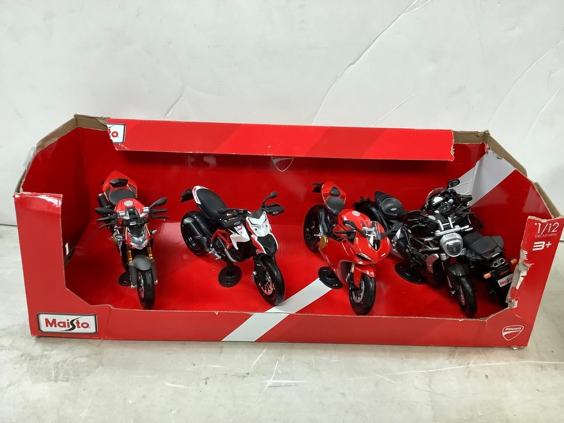 Lot of Maisto ducati bike models: Lot of Maisto ducati bike models