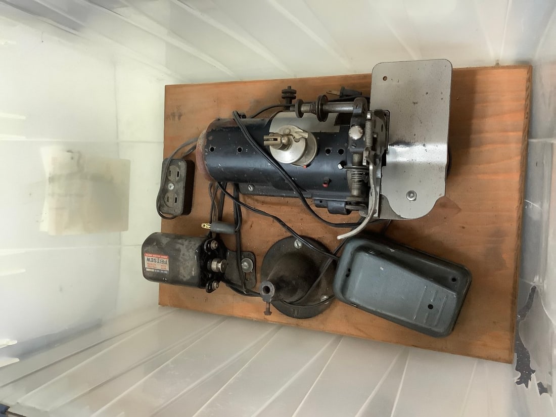 Vintage sewing machine: Vintage sewing machine