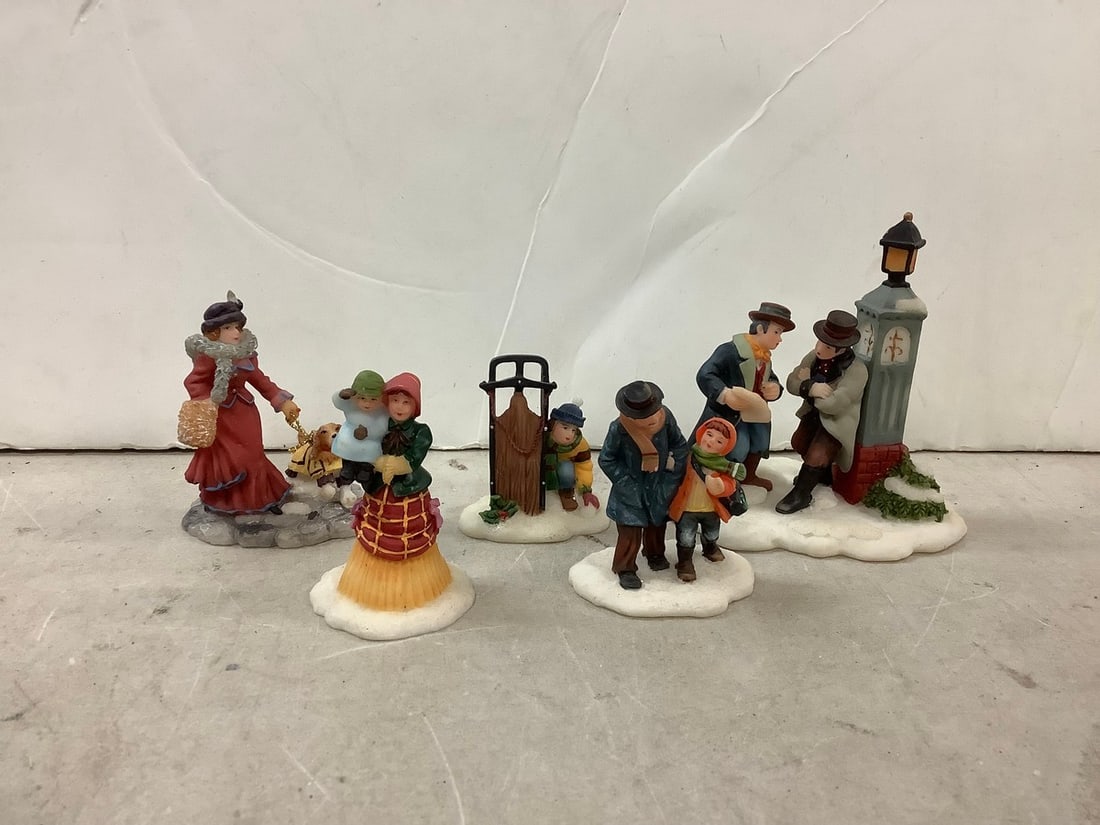 Lot of ceramic christmas trinkets: Lot of ceramic christmas trinkets