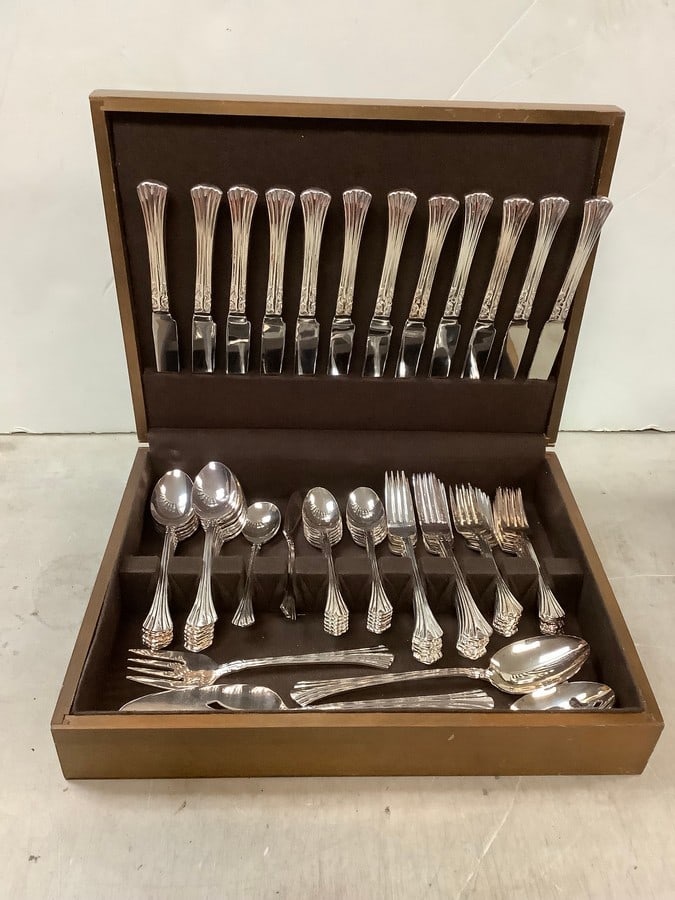 Supreme Cutlery by Rowle E.P.: Supreme Cutlery by Rowle E.P.