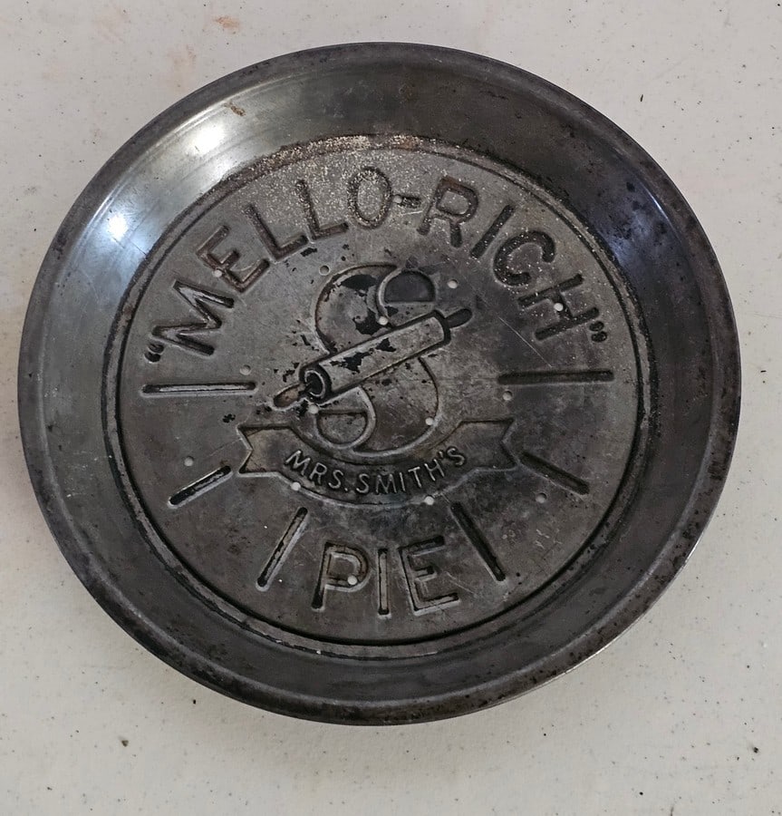Vintage Mrs. Smith's Metal Pie Pan (1 of 2)