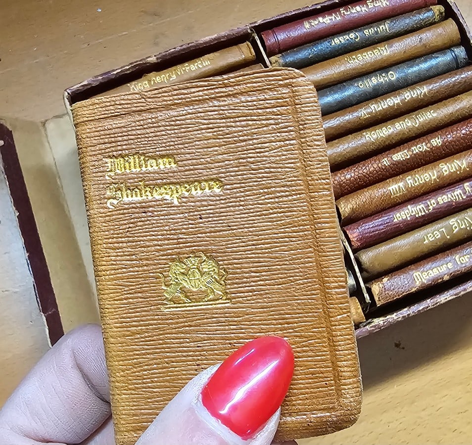 Antique Mini Books Classics Boxed Collection (1 of 3)