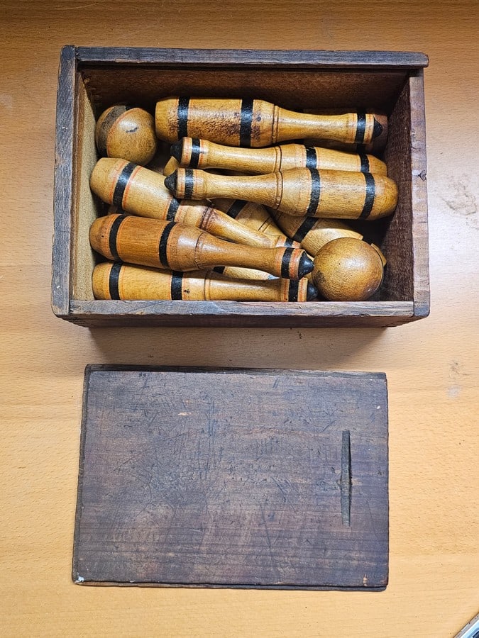 Antique Skittles Boxed Game: box 4x7x9"