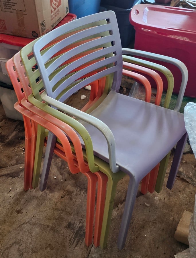 4 Pastel Chairs Plastic (1 of 2)