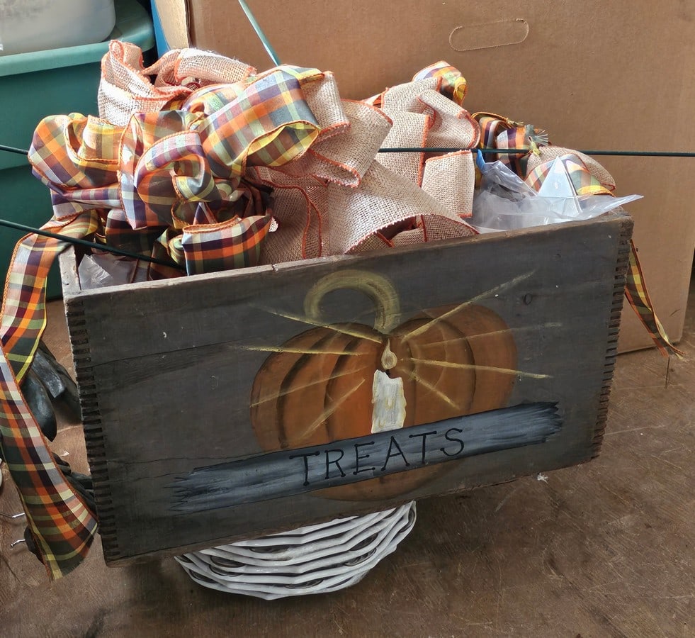 Handpainted Fall Crate and Decor Ribbon: Handpainted Fall Crate and Decor Ribbon