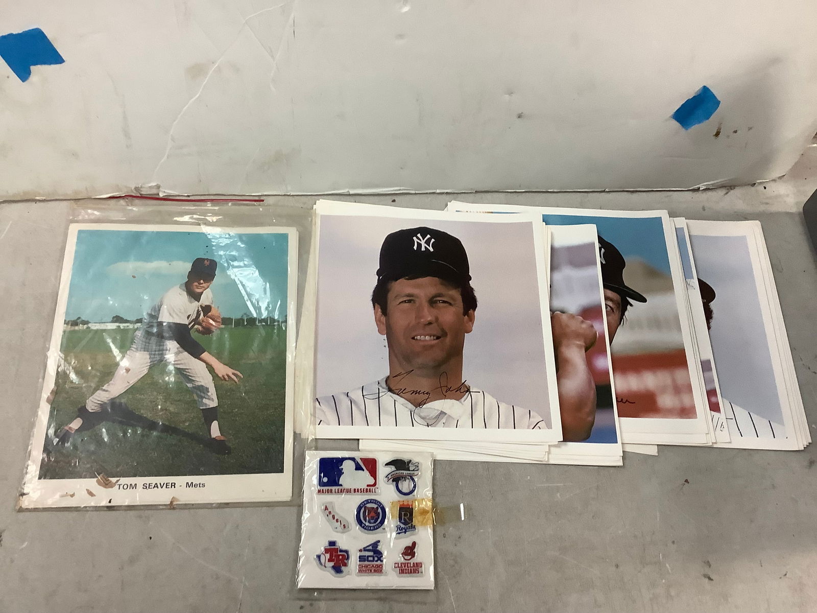 Lot of signed baseball player autograph (1 of 1)