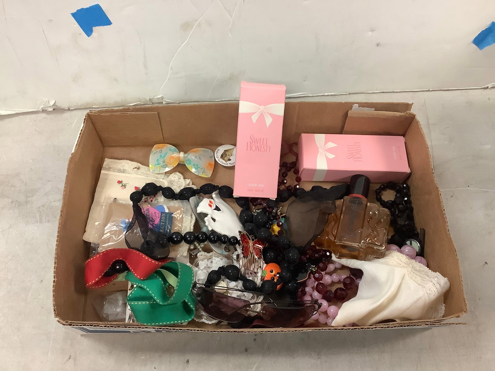 Lot of costume jewelry, cologne and more: Lot of costume jewelry, cologne and more